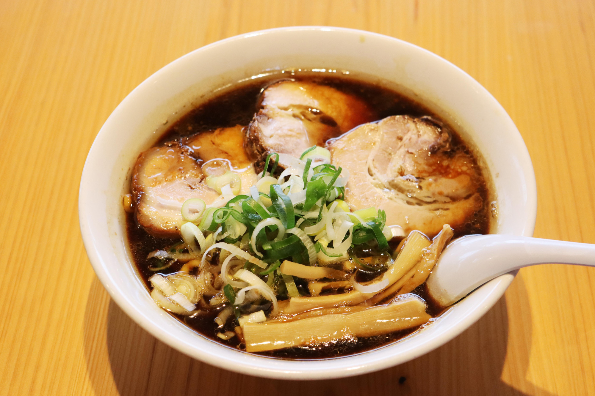 高岡に来たら絶対に食べたい「富山ブラックラーメン」6選＋厳選お土産ラーメン