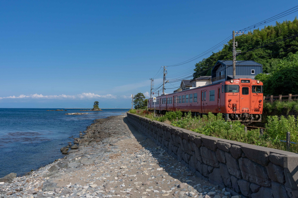 氷見線がますます進化!今しか味わえない「レトロな列車」を便利に乗ってきました!
