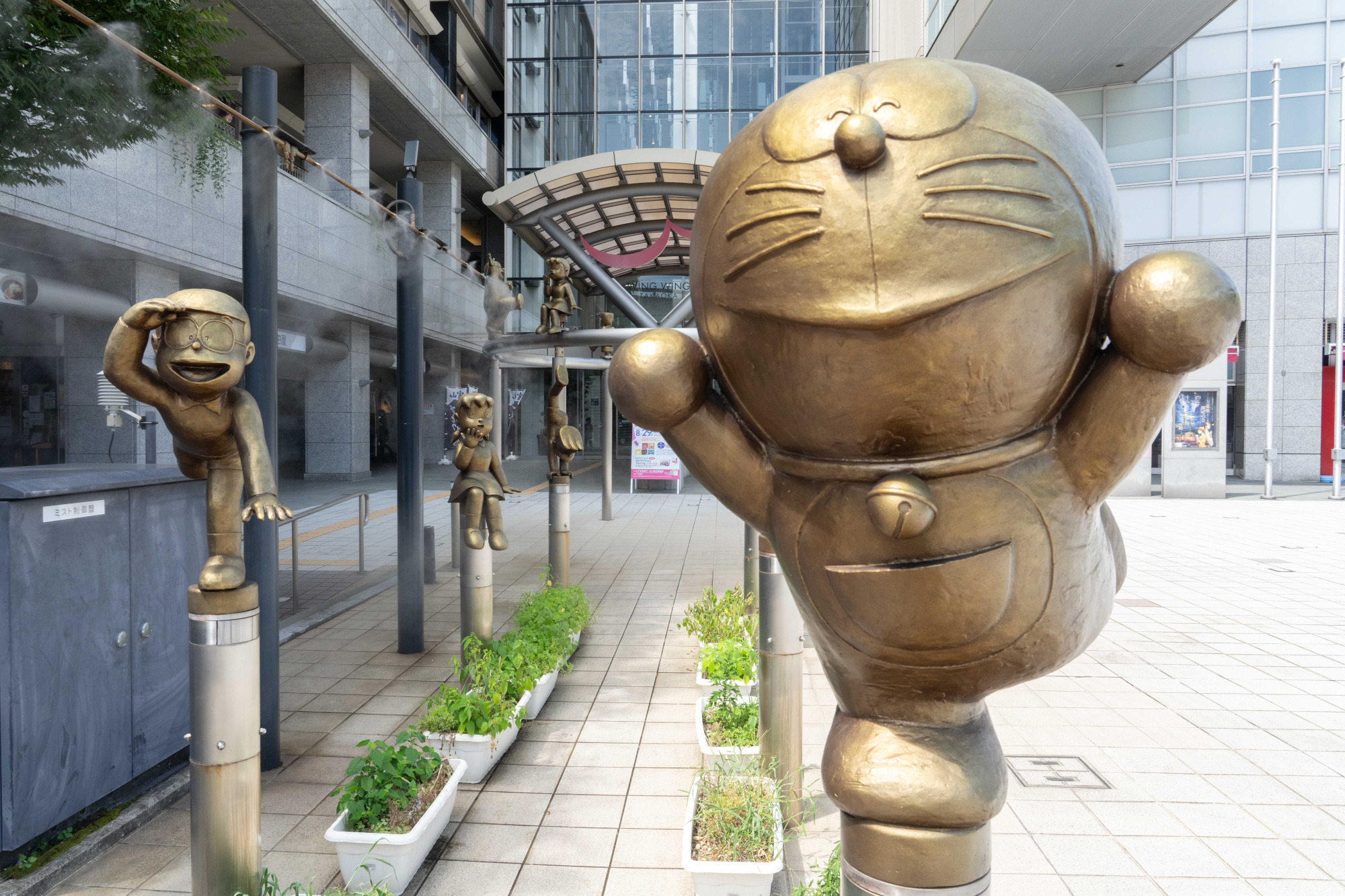 ドラえもんに出会える街・高岡！ポケットガイドで駅から美術館までゆかりの地を巡る、寄り道散歩レポート