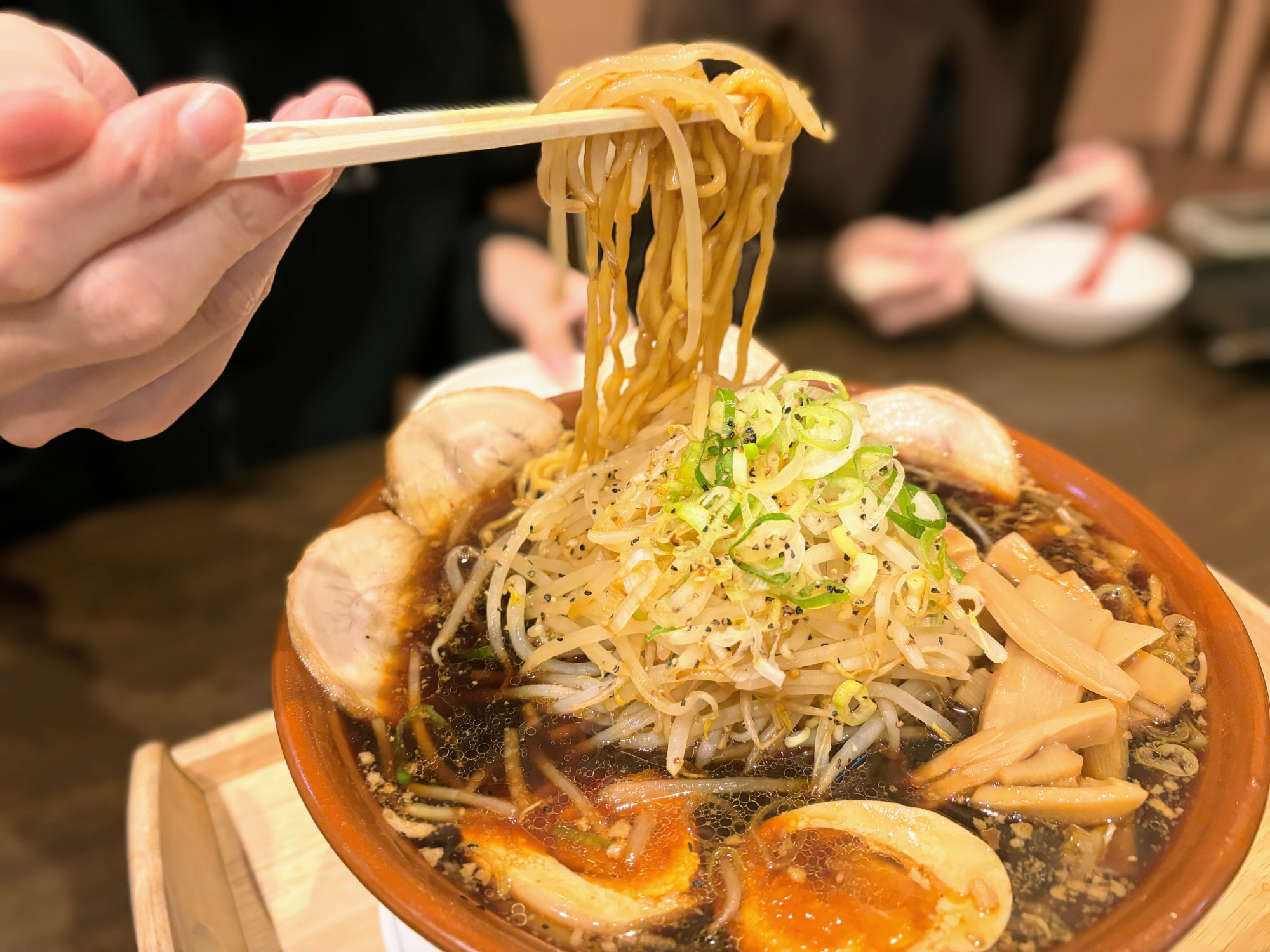 もやしの下には麺がどっさり