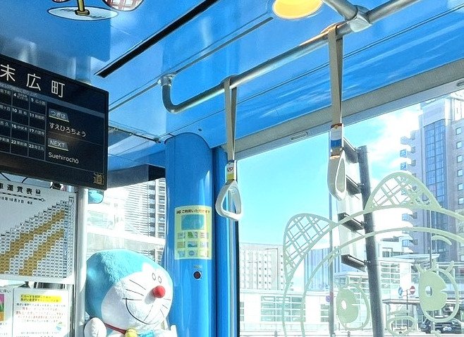 よく見るとつり革も！ 細かいところまで可愛い車内です！