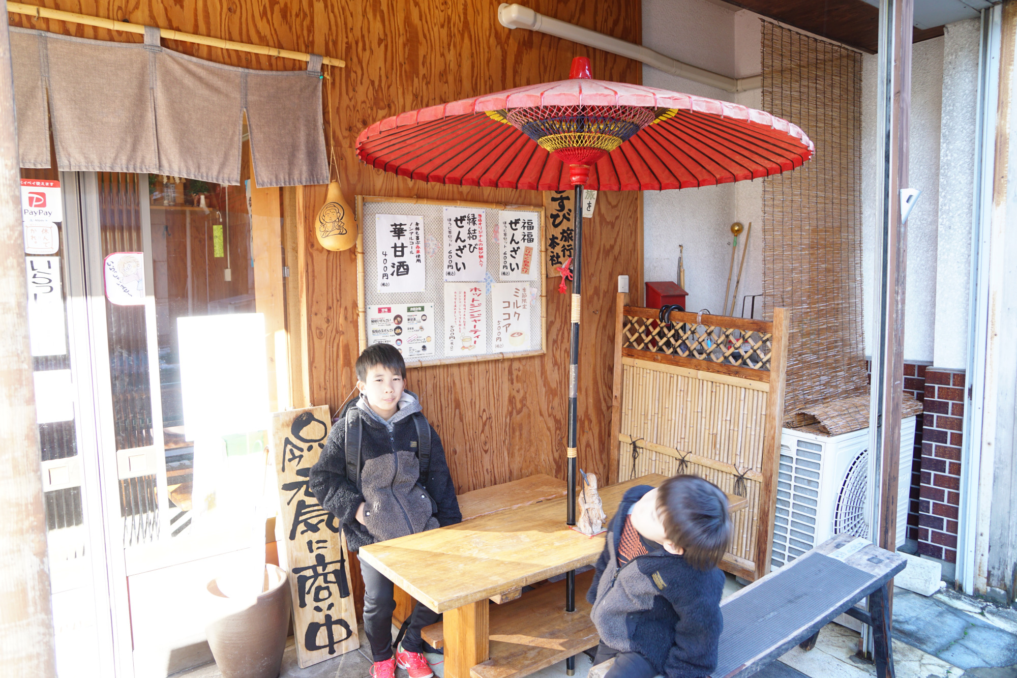 【大仏茶屋】外のテラス席も観光客に人気。
