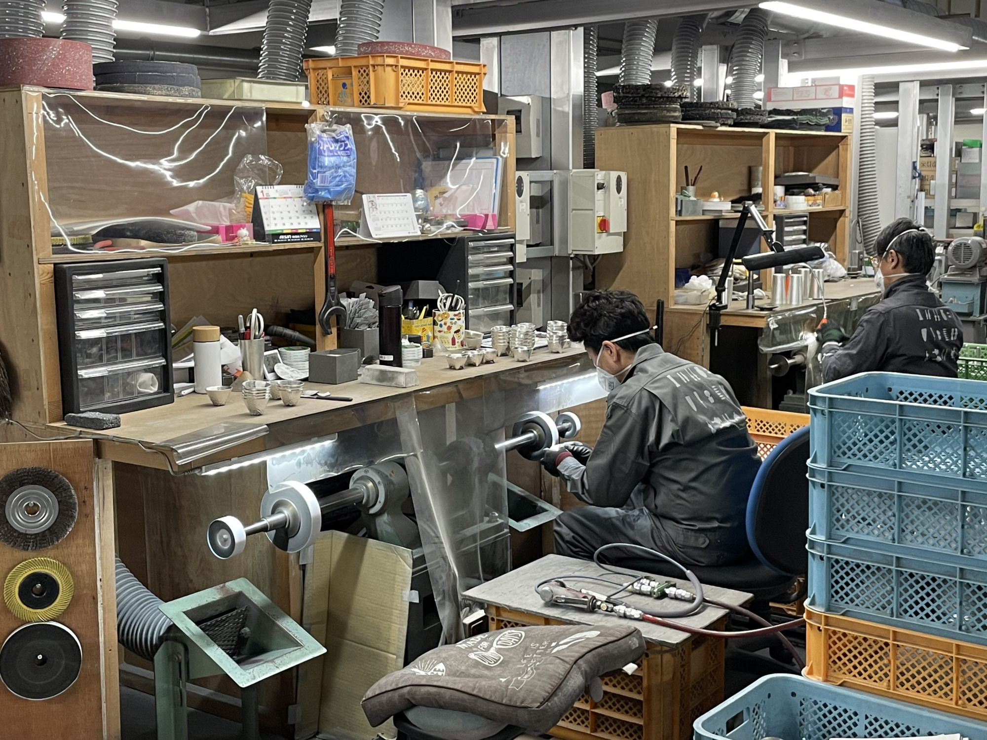 削りや磨きを経て製品が完成