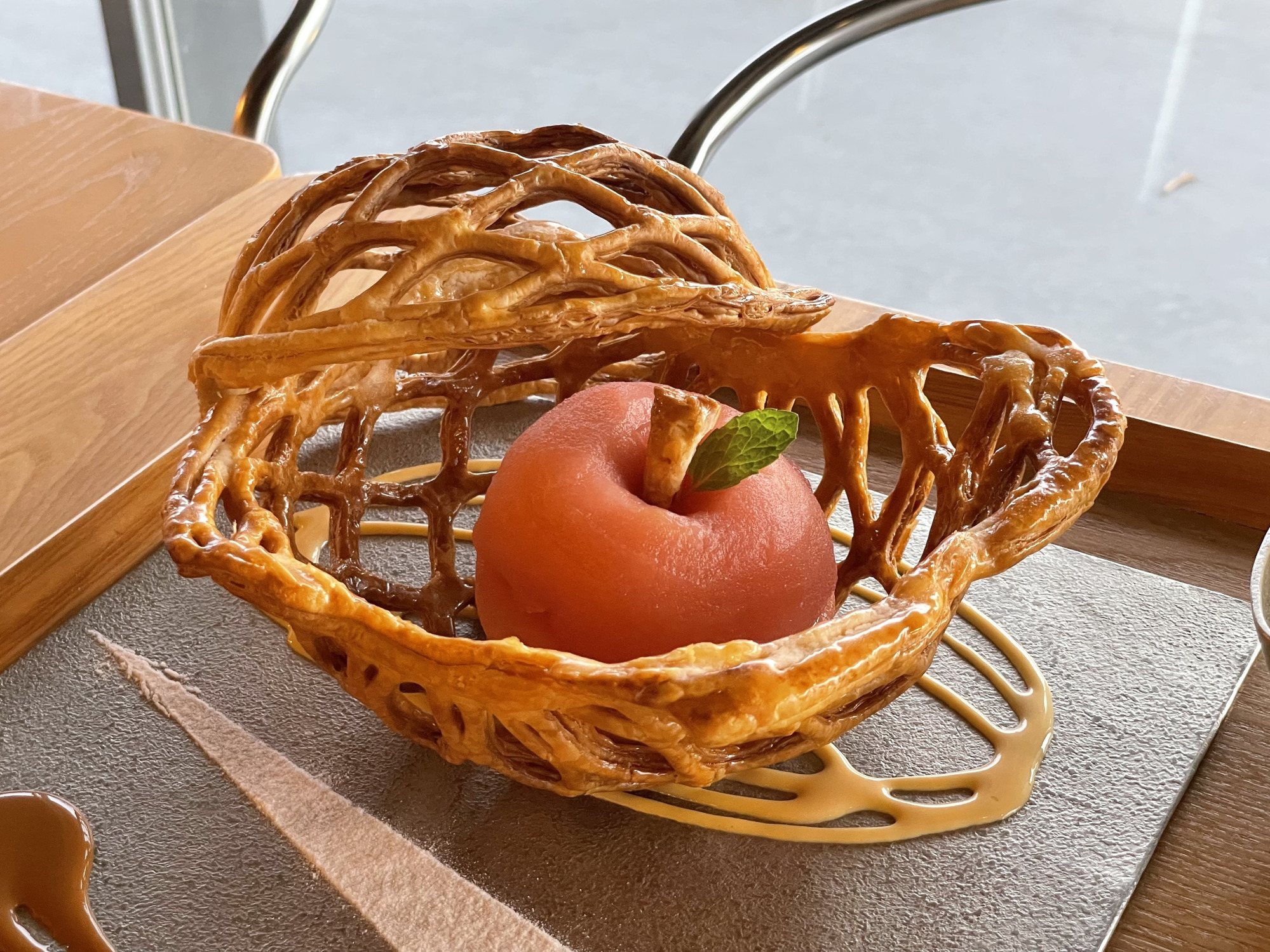 人気製品「KAGO」をイメージしたアップルパイ