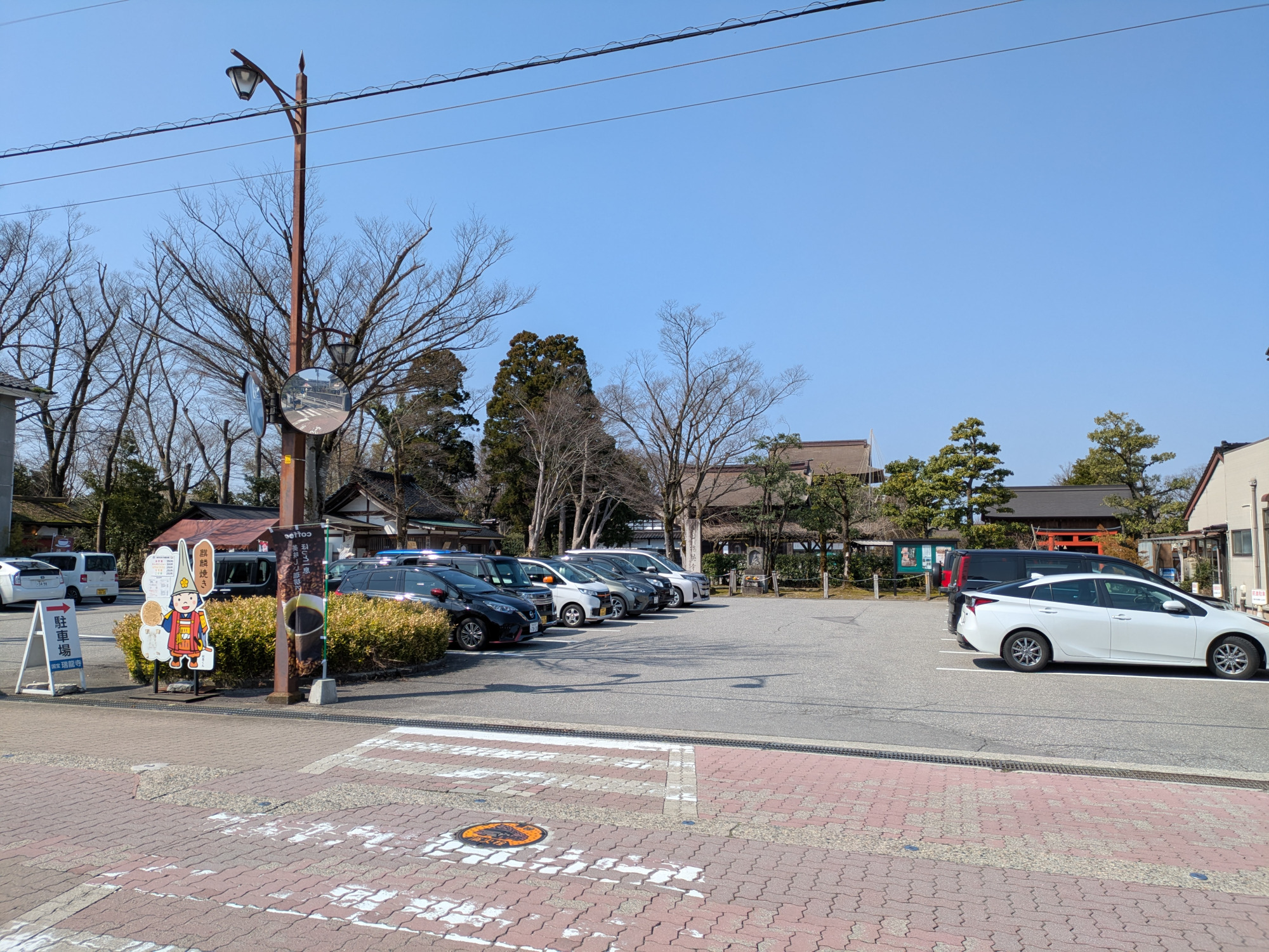 瑞龍寺前の駐車場