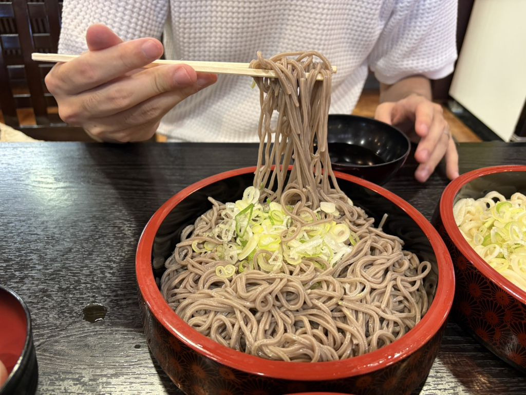 まずはそばから実食