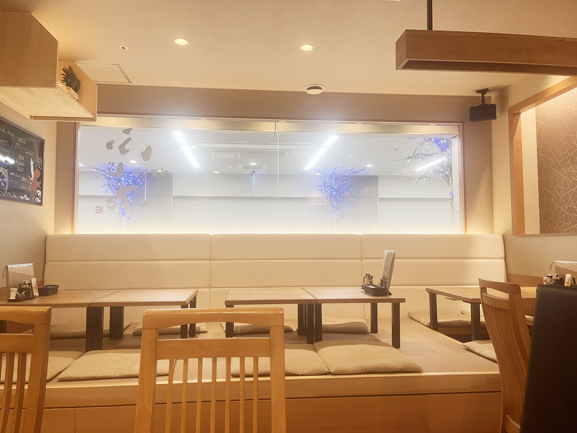 カウンター・テーブル・座敷席あり