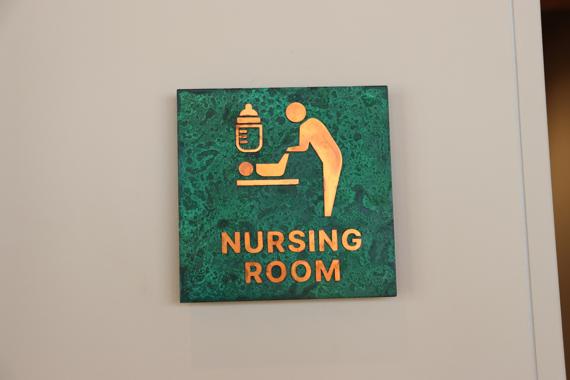 伝統工芸の着色の施されたプレート