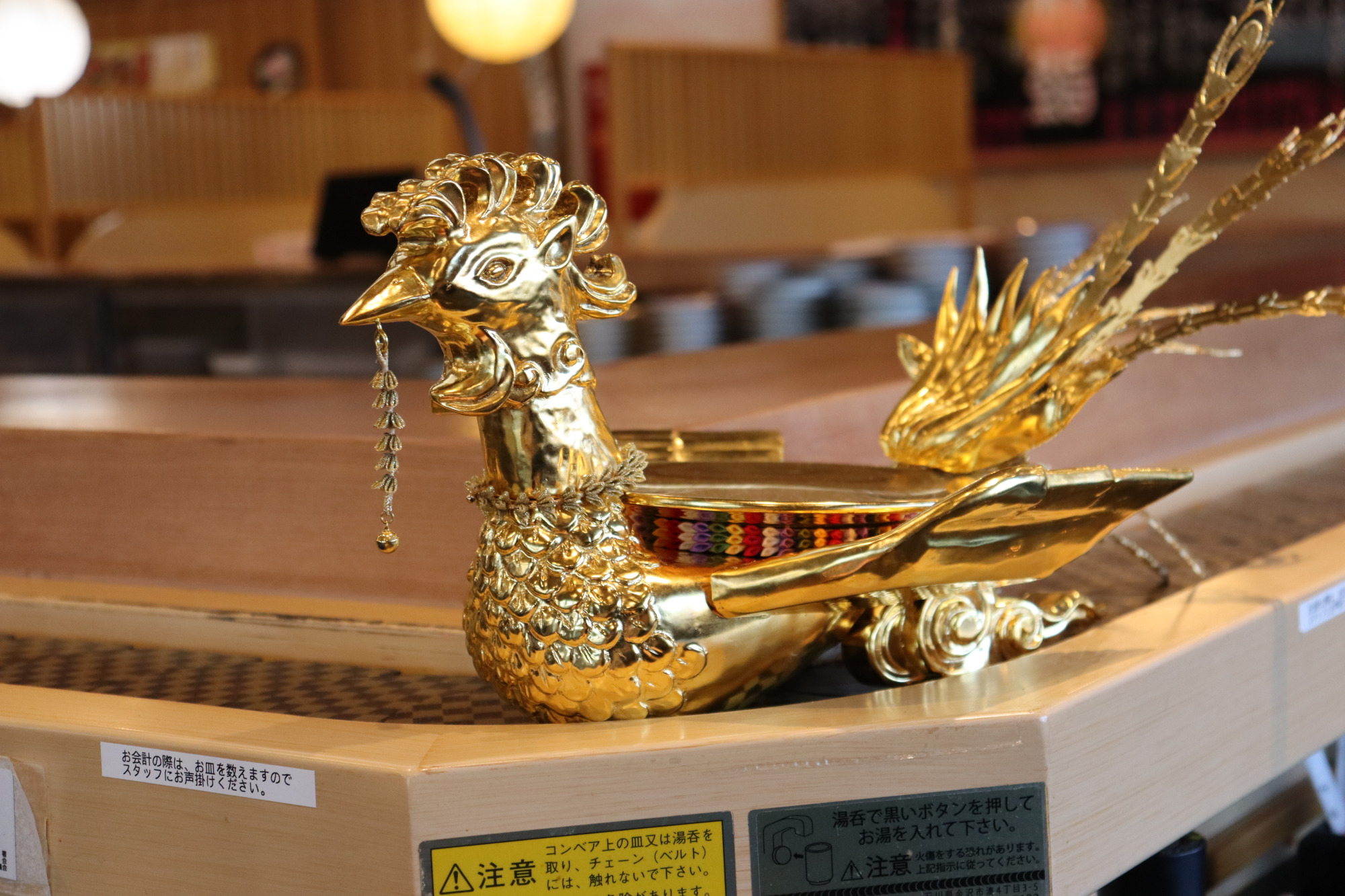 仏壇仏具の職人が作った寿司皿※実際に寿司が提供される皿ではありません