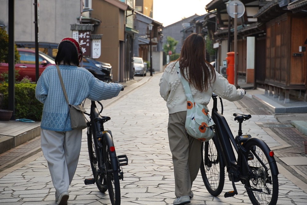 午前から楽しむなら、サイクリングで高岡めぐりも