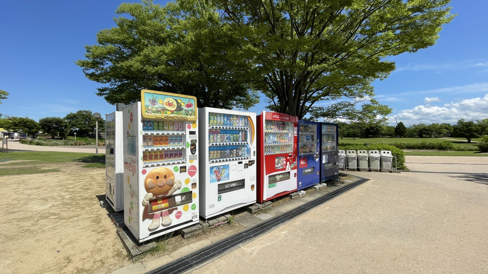 休憩スポットの近くに自動販売機もあります