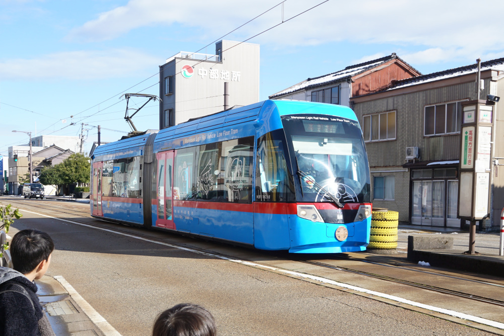 路面電車「ドラえもんトラム」
