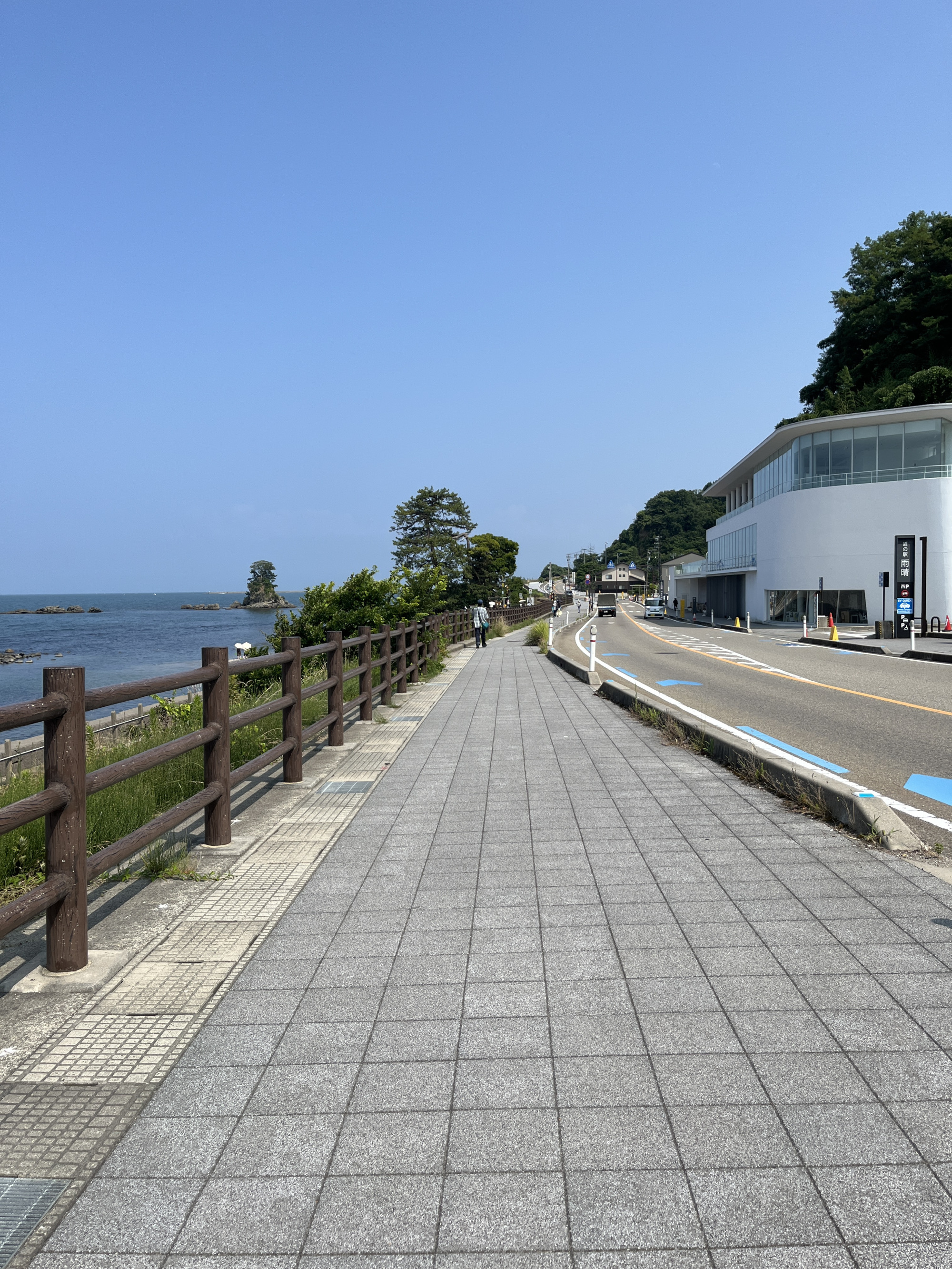 海岸まで散歩をするのも楽しい
