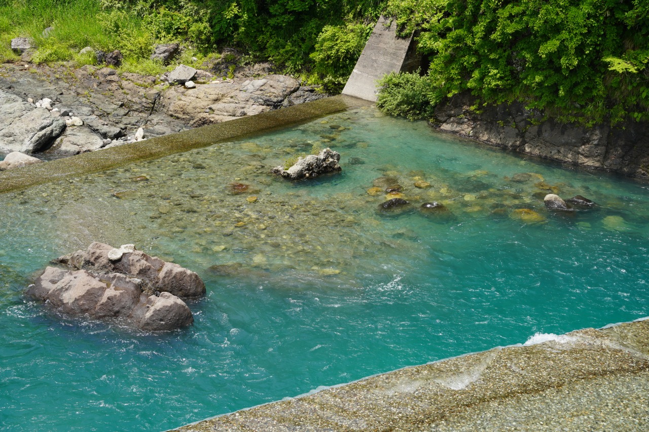 美しく透き通る水