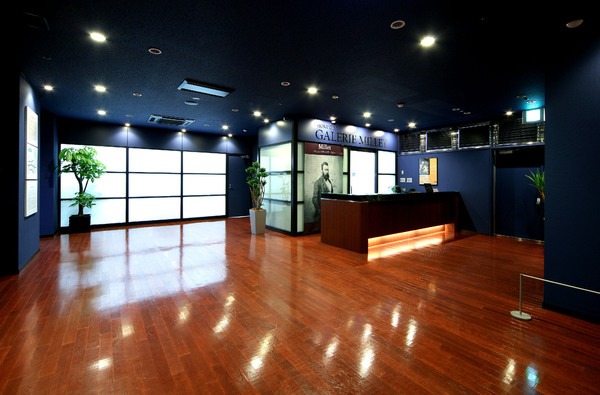 受付とゆったりしたロビー