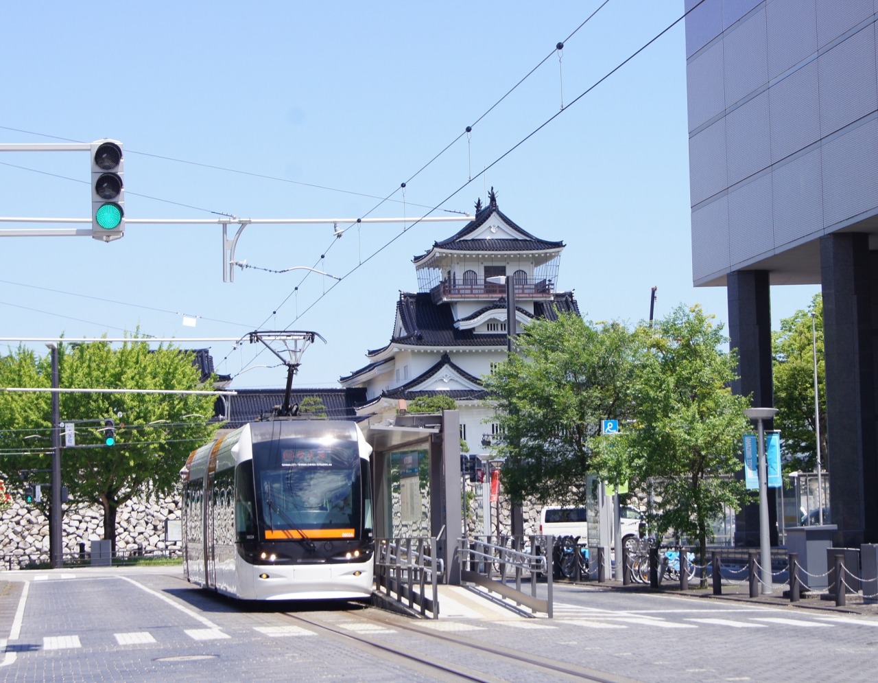 とやまビューポイント「大手モール から見る 富山城」