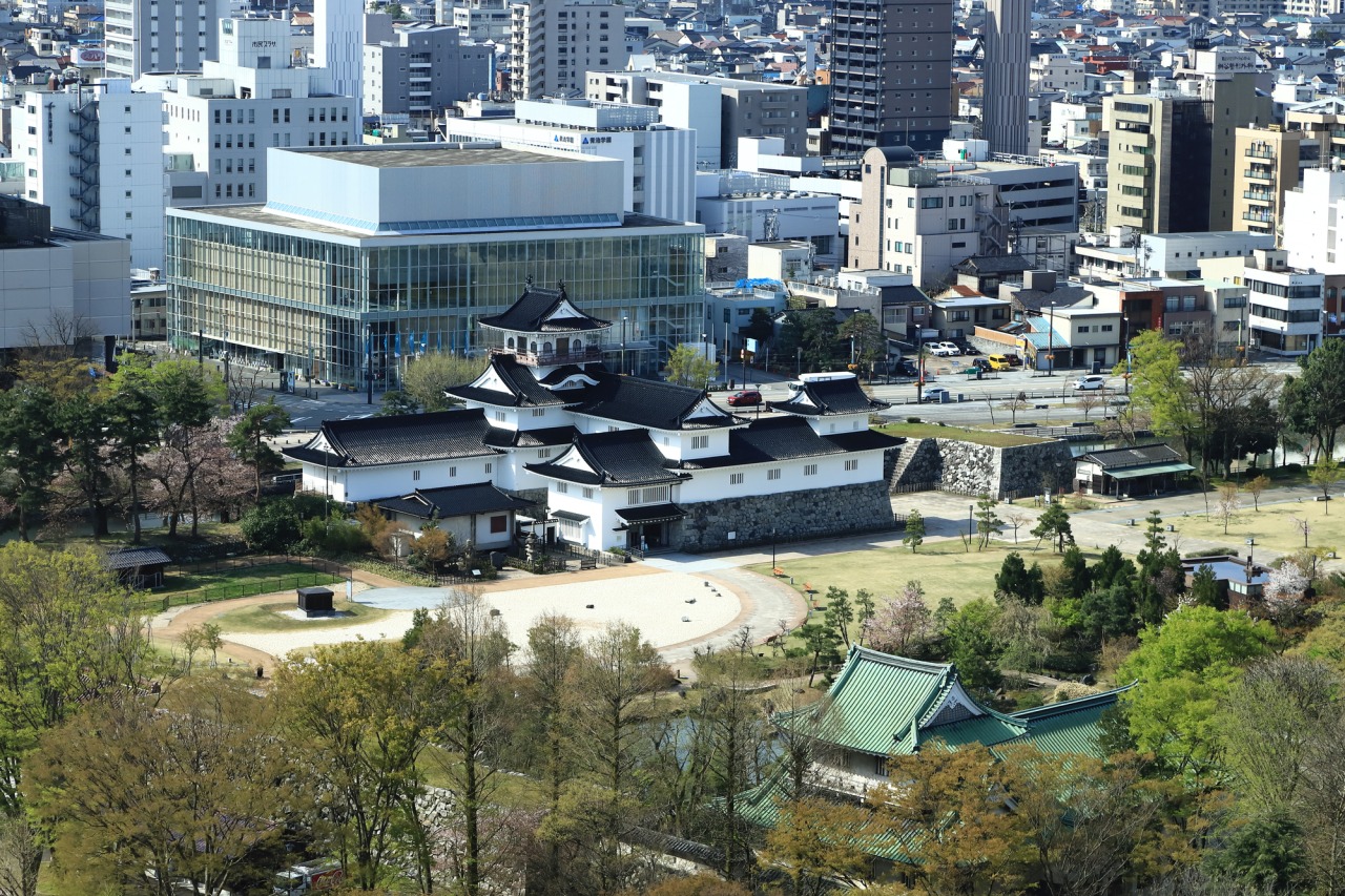 公園のシンボル富山城