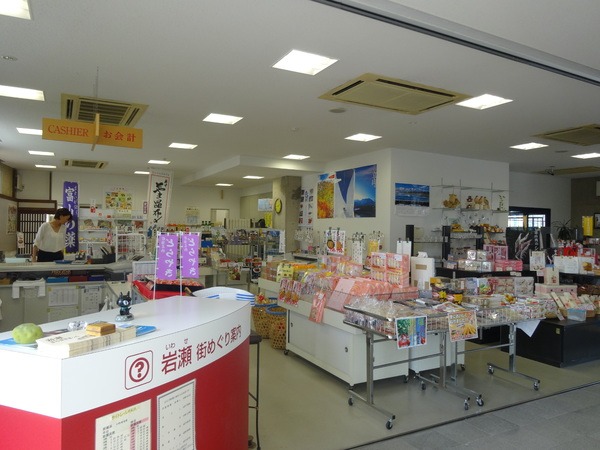 岩瀬まちめぐり案内やおみやげ販売も
