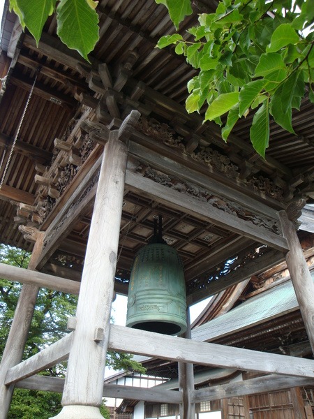 彫刻の美しい鐘楼堂