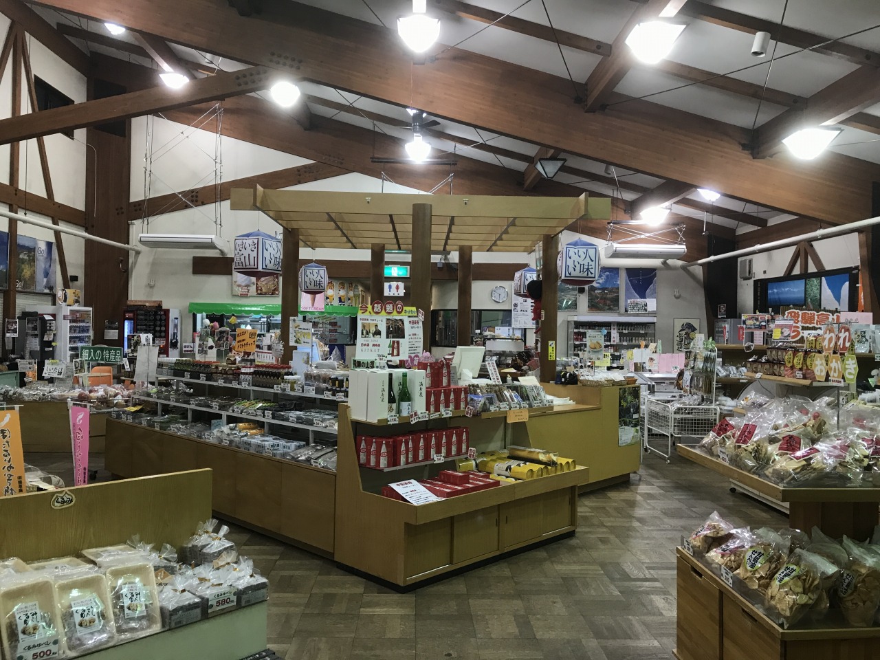 開放的な店内には休憩スペースも