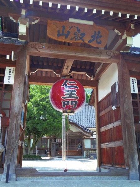 迫力ある山門!