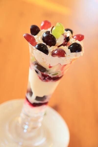 季節限定ぶどうパフェ
