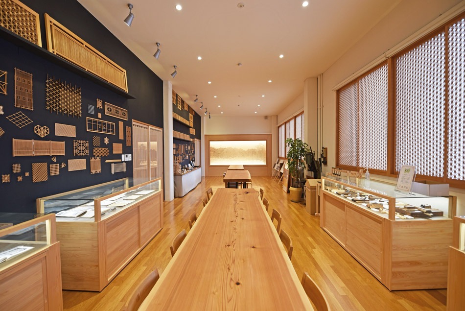 本社ショールームには、各種組子を展示しております。
