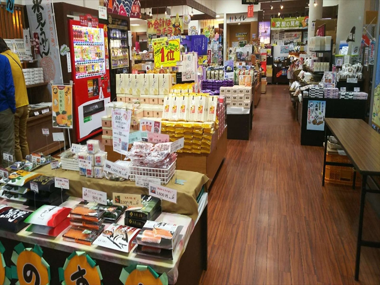 開放的なお土産コーナー