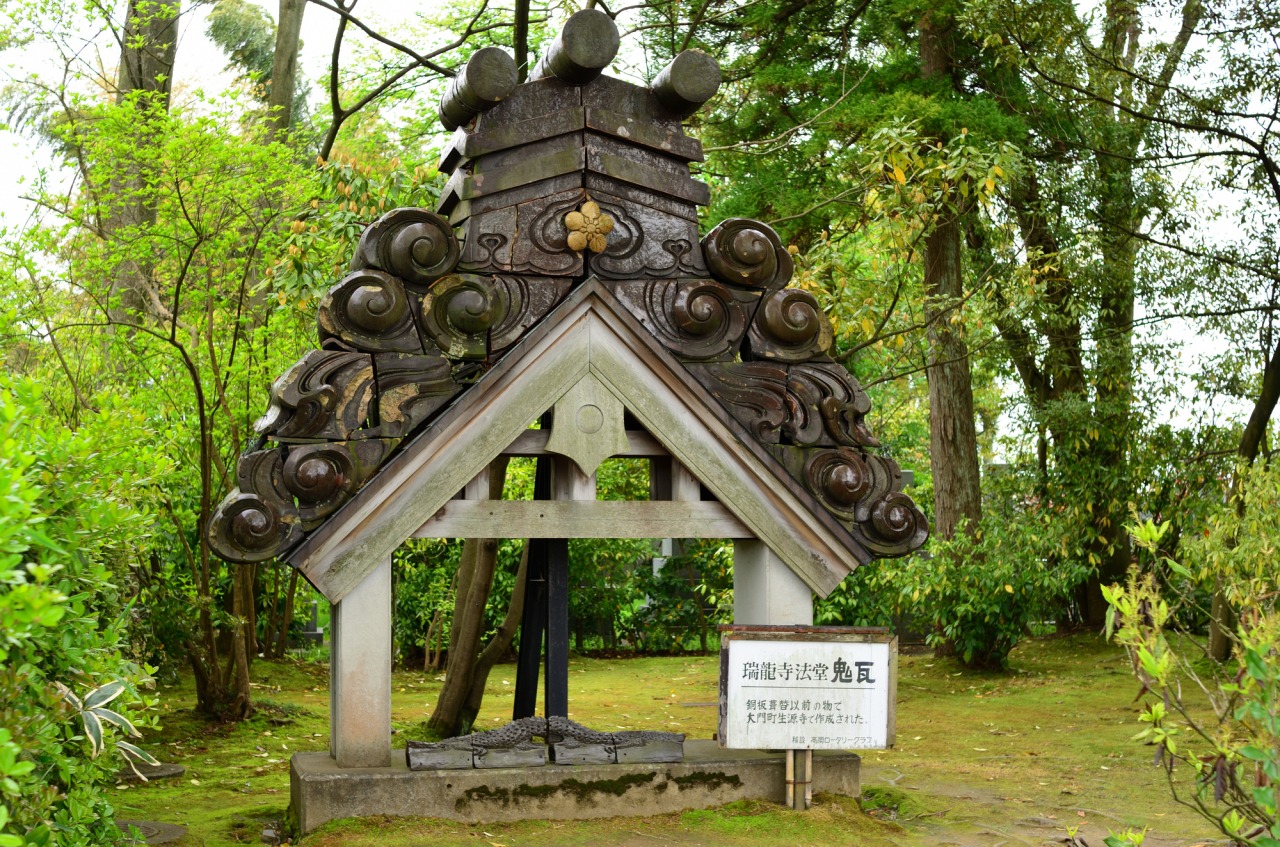 大きく立派な鬼瓦に圧倒されます