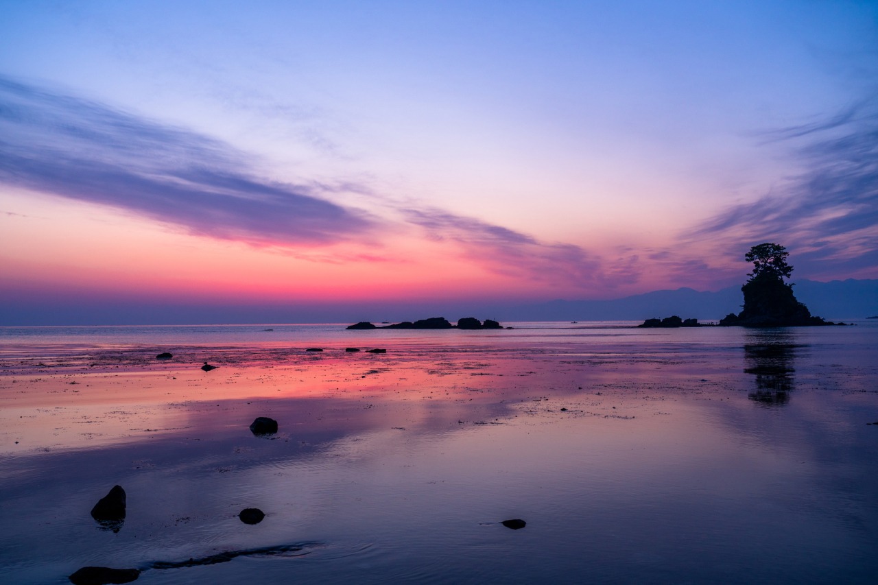 美しい夜明けと共に見る絶景