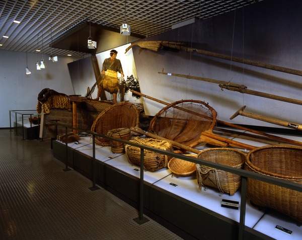 漁撈具や網模型の展示