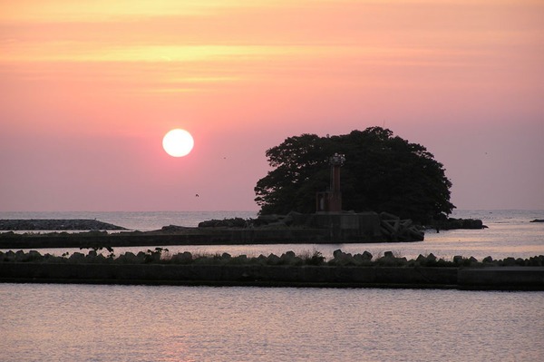 唐島と朝日