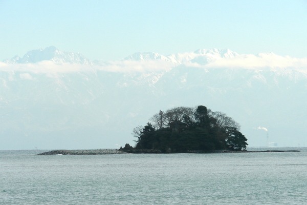唐島と立山連峰