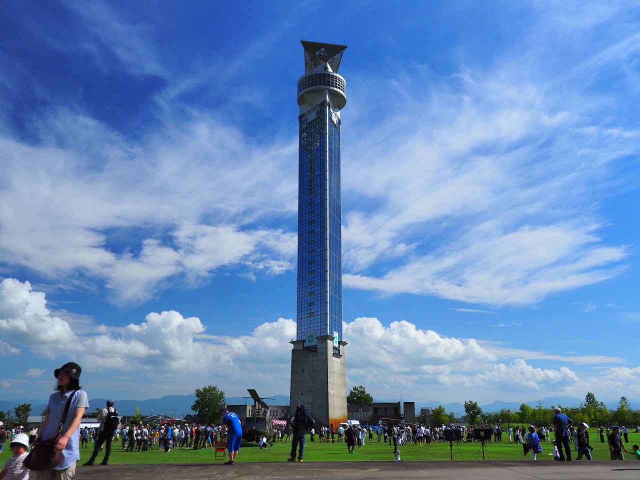空高くそびえ建つタワー