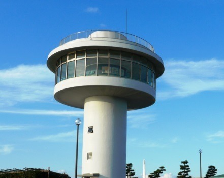 青空に映える展望台