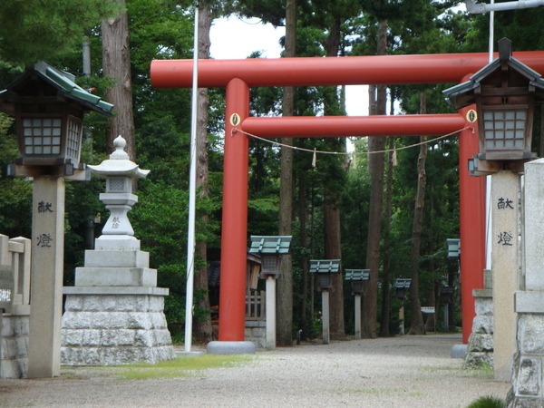 赤い鳥居が印象的