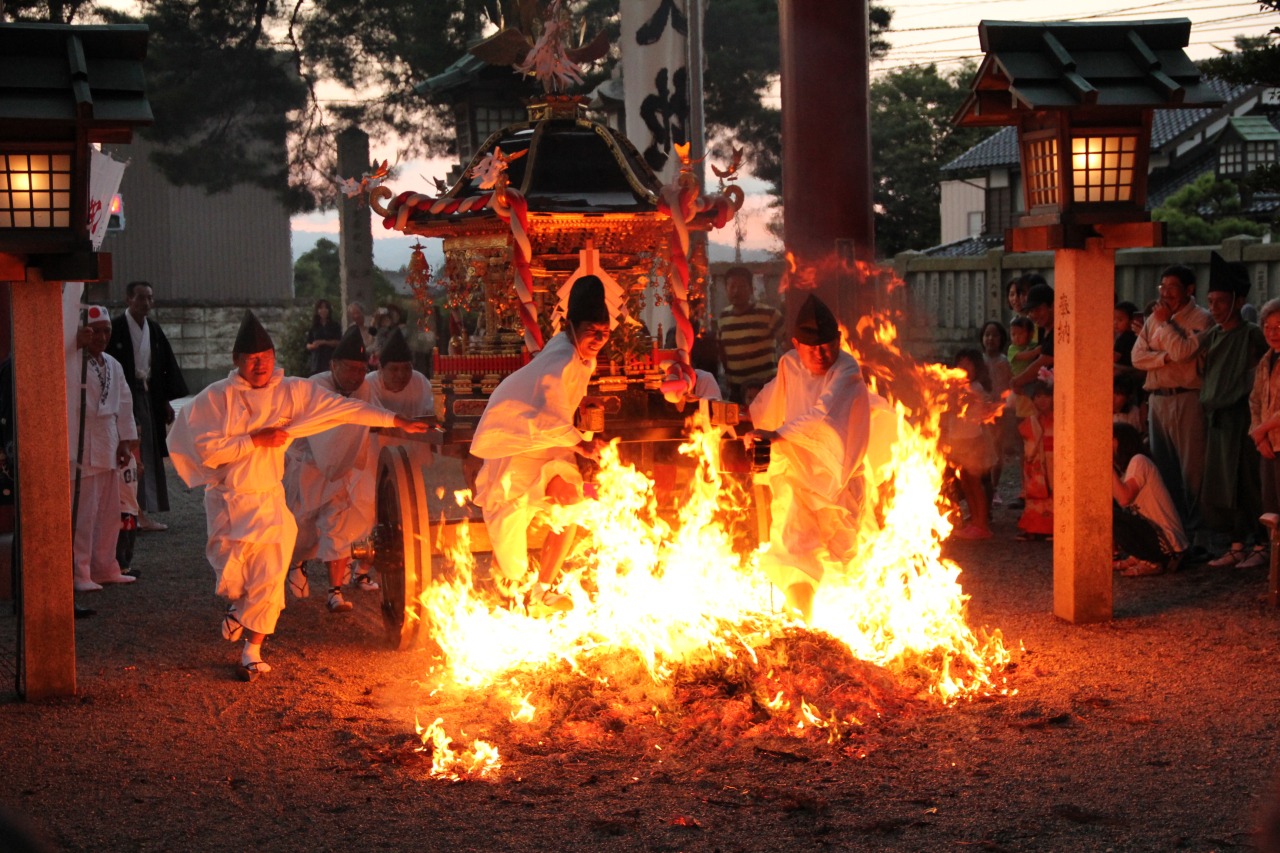 火渡り神事