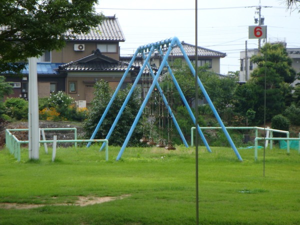 中山南遺跡公園内のブランコ
