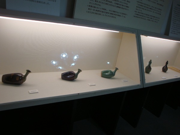 地元の小杉焼などを展示