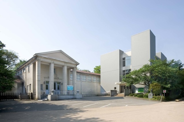 高岡市立博物館（高岡古城公園内）