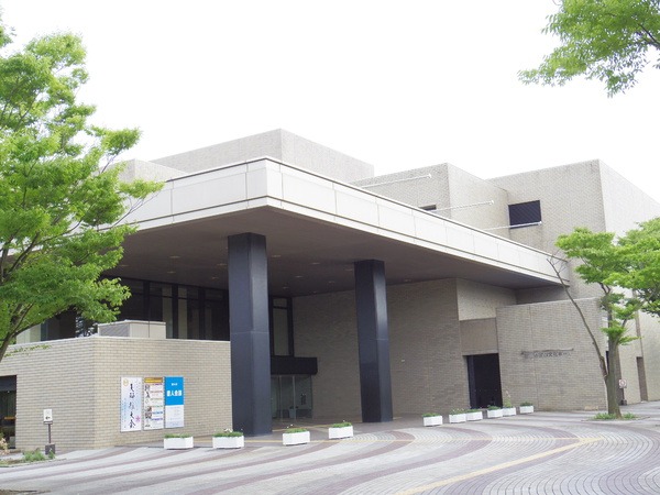 高岡文化ホール正面入口