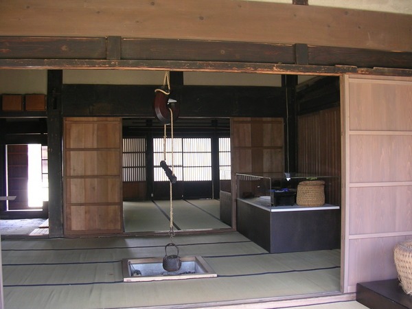 暮らしを支えた囲炉裏