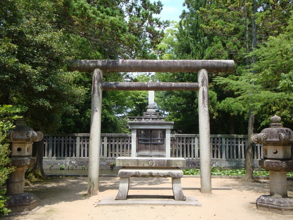 前田利長墓所と鳥居