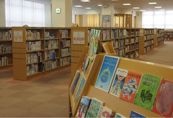 児童書や絵本も充実