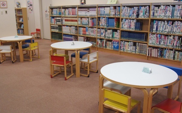 ゆったりとした閲読コーナー