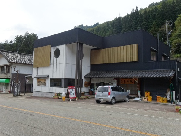 国道沿いのわかりやすい場所