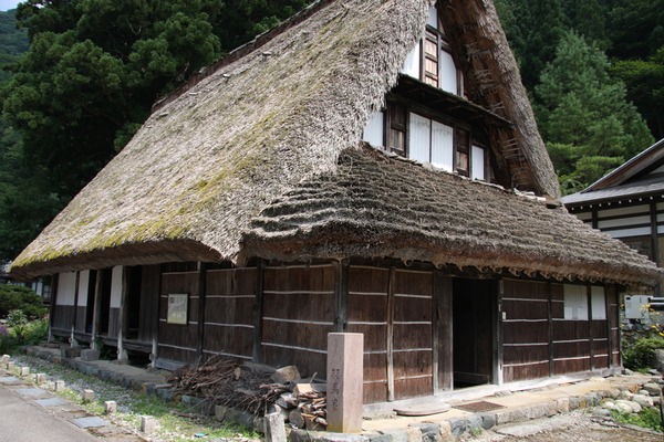 小さな建物は親近感を感じさせます