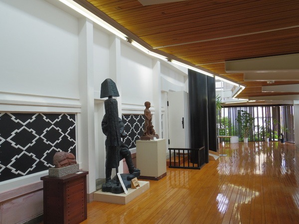 4つの蔵が回廊で結ばれています