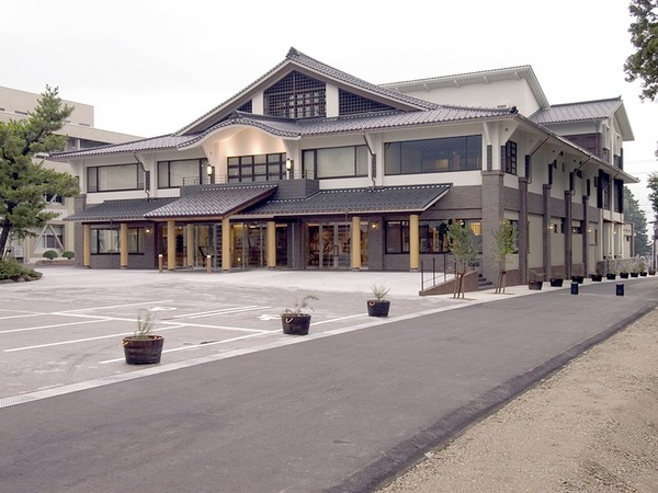 伝統芸能と現代文化が融合するじょうはな座