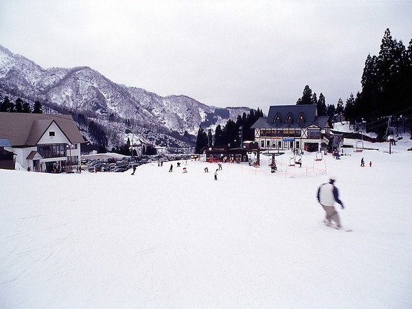 さぁ世界遺産の懐で雪と戯れよう